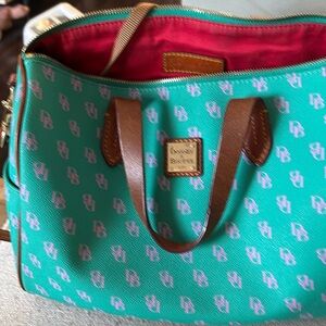 Beautiful dooney& Burke bag mint condition.